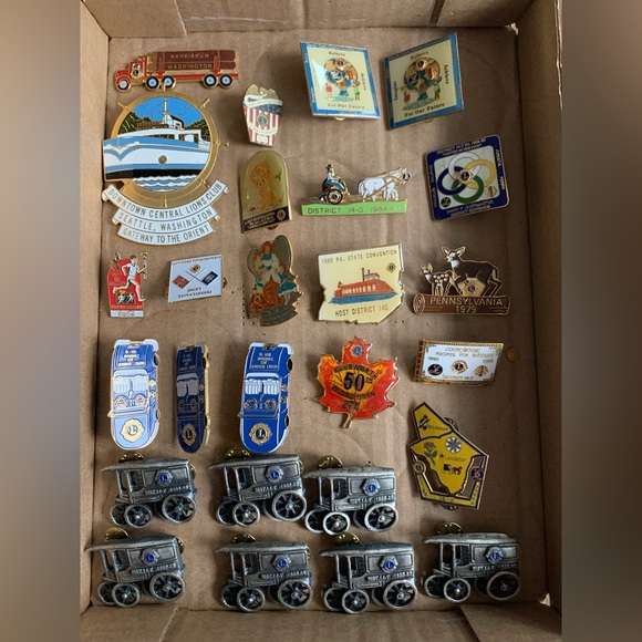 Pennsylvania Assorted Lions Club Pins - Picture 2 of 2